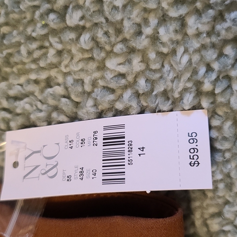 Women's Clothing - Picture 6 of 6